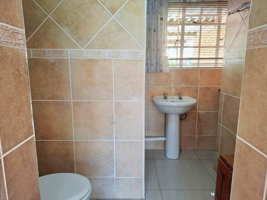 3 Bedroom Property for Sale in Langenhovenpark Free State